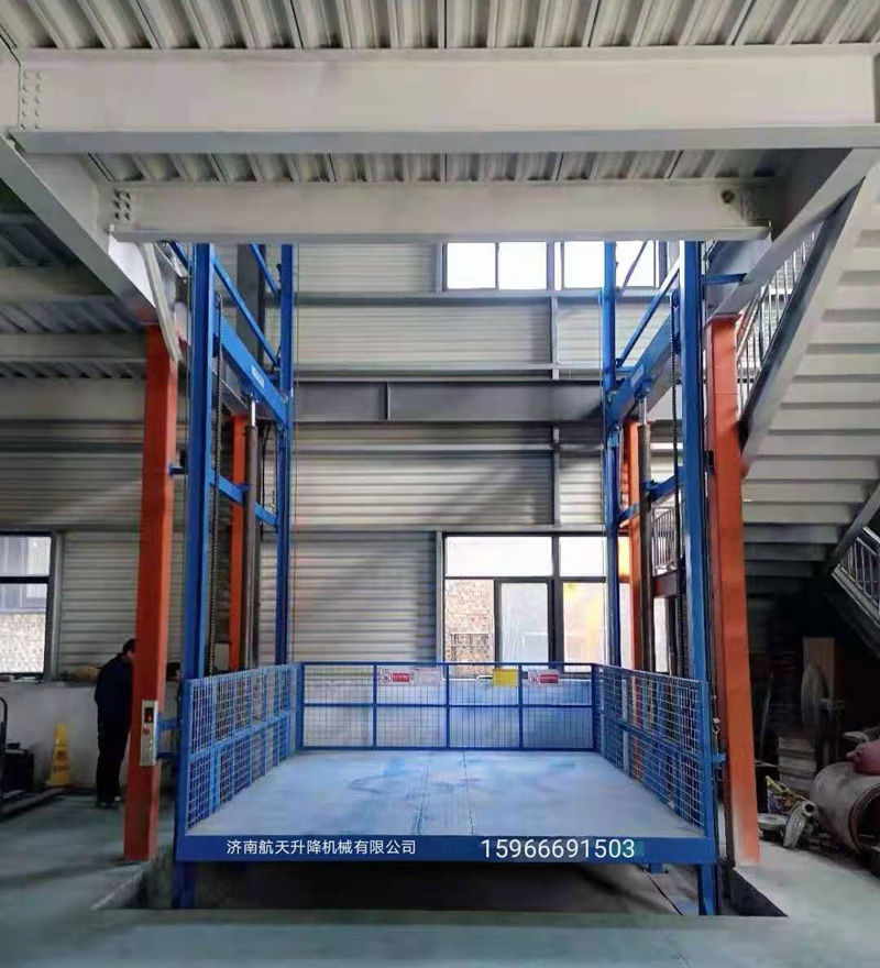 導軌式升降平臺